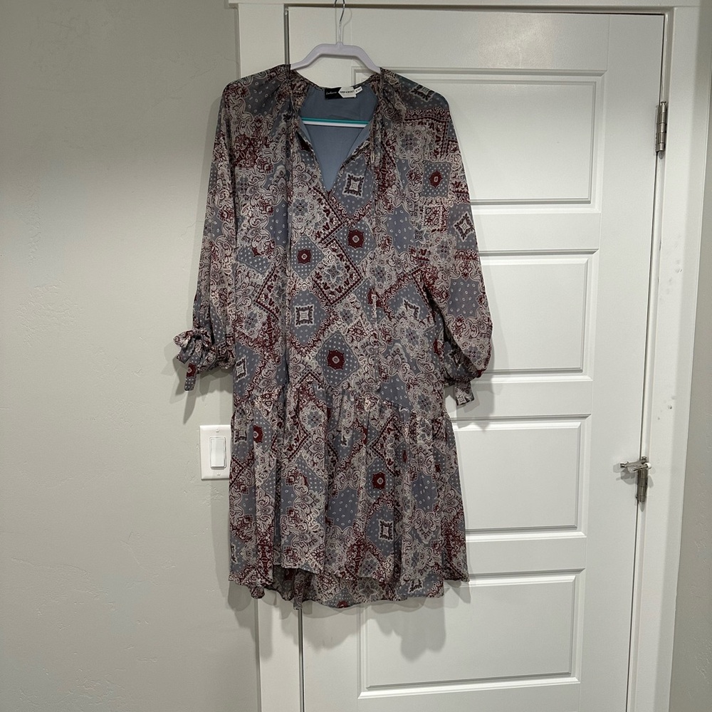 Elegant Patterned Gray and Red Dress